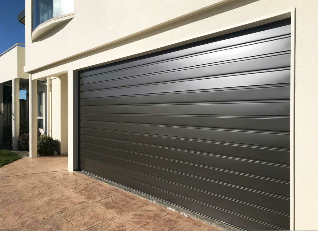 Plateau Sectional Door